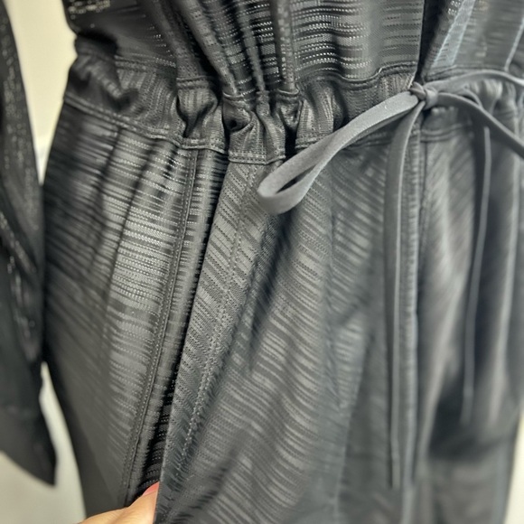 🖤 Lululemon Lab Haze Jacket – Black | Size: 19” P2P | Cinch Waist Mesh | Rare - Picture 4 of 6